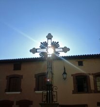 Croix de mission. Place de l'Eglise. Champdieu