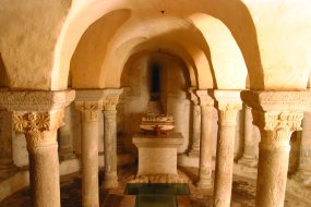 Crypte romane du onzième siècle de l'église de Champdieu