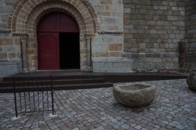 Rampe d'accès à l'église de Champdieu