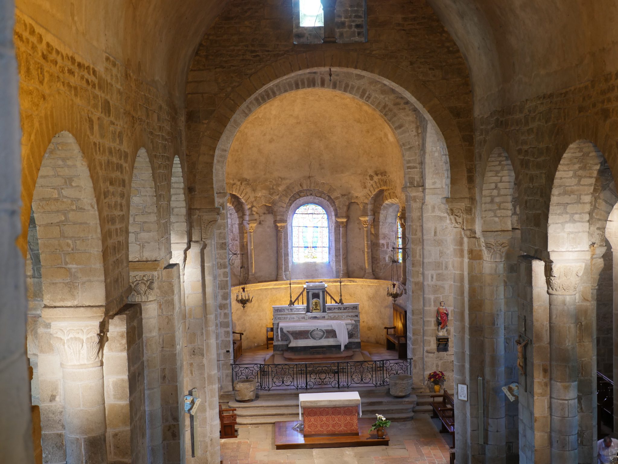 Nef et choeur de l'église de Champdieu