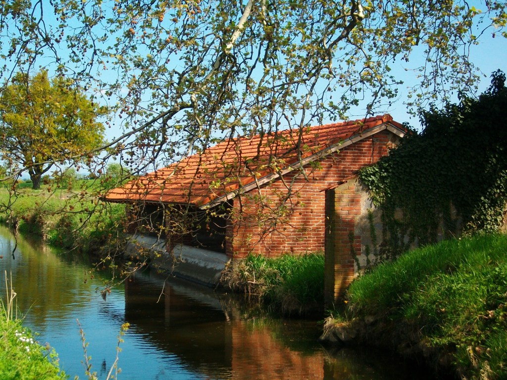Lavoir. Chemin de la Vallon. Champdieu