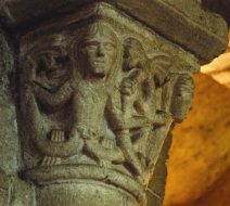 Chapiteau de sirènes bifides. Bas-côté sud de l'église de Champdieu